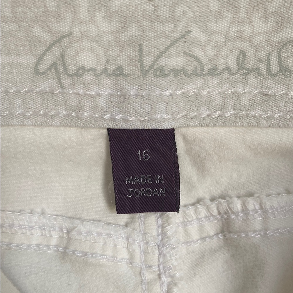 Gloria Vanderbilt White Capris - Picture 4 of 8